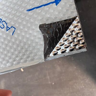 SUS304 lamiera in acciaio inossidabile in rilievo Superficie dello specchio 0,8*1219*2438mm Tipo 6WL con laser Flim